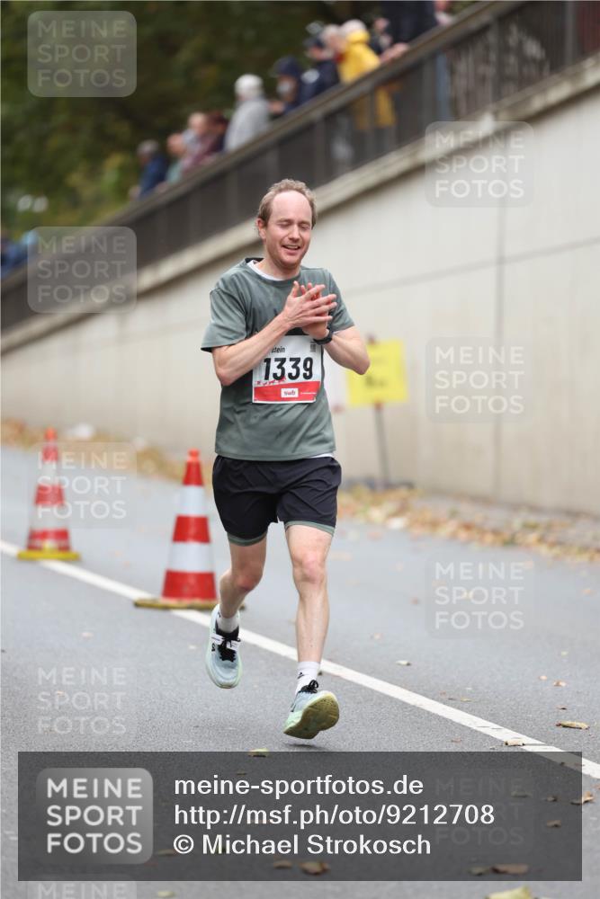 05.10.2025 - 20. swb-Marathon Bremen Michael Strokosch http://msf.ph/oto/9212708 05.10.2025 12:22:48 Laufen 1339 meine-sportfotos.de