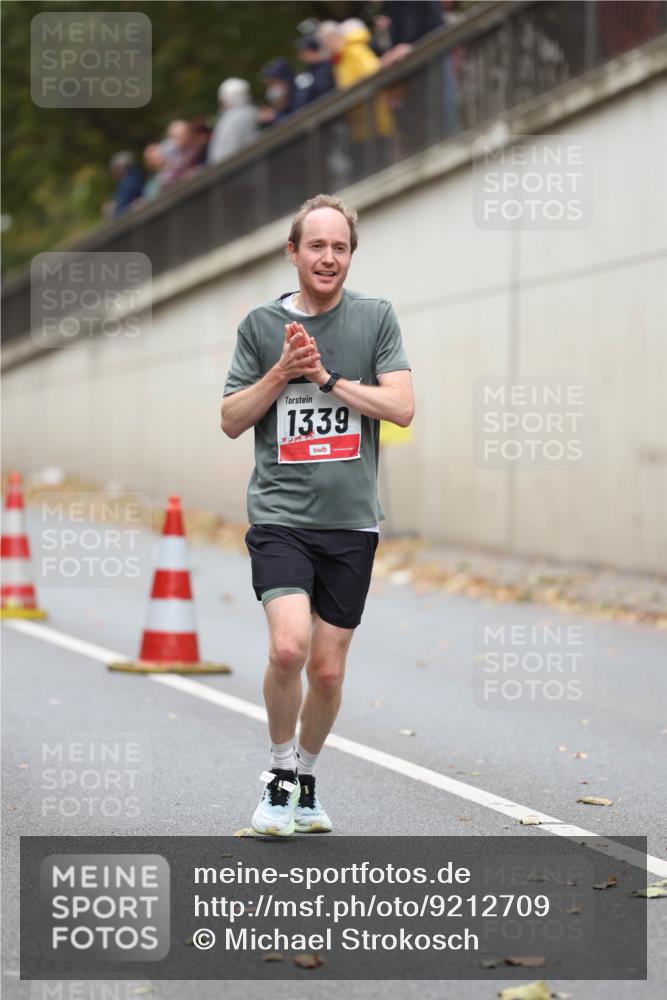 05.10.2025 - 20. swb-Marathon Bremen Michael Strokosch http://msf.ph/oto/9212709 05.10.2025 12:22:48 Laufen 1339 meine-sportfotos.de