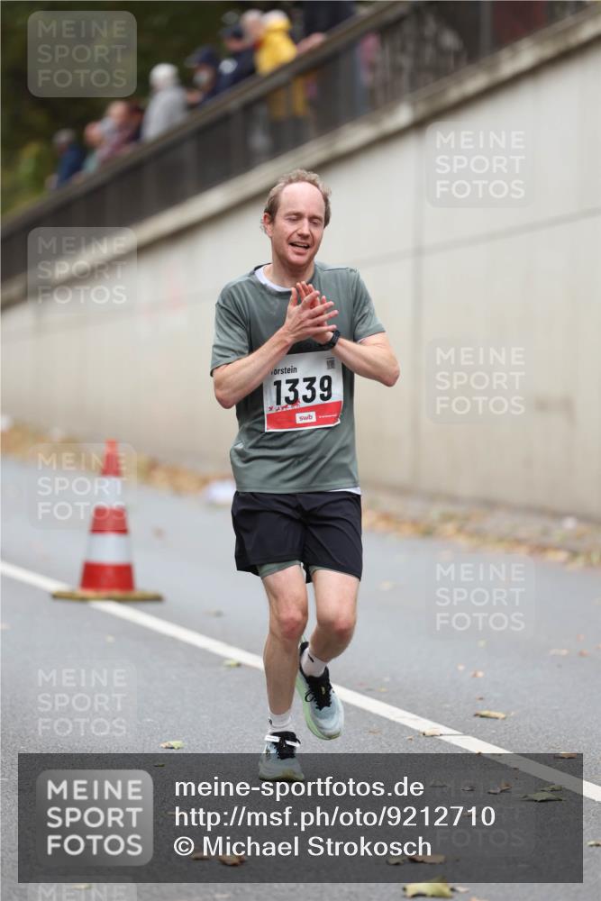 05.10.2025 - 20. swb-Marathon Bremen Michael Strokosch http://msf.ph/oto/9212710 05.10.2025 12:22:49 Laufen 1339 meine-sportfotos.de