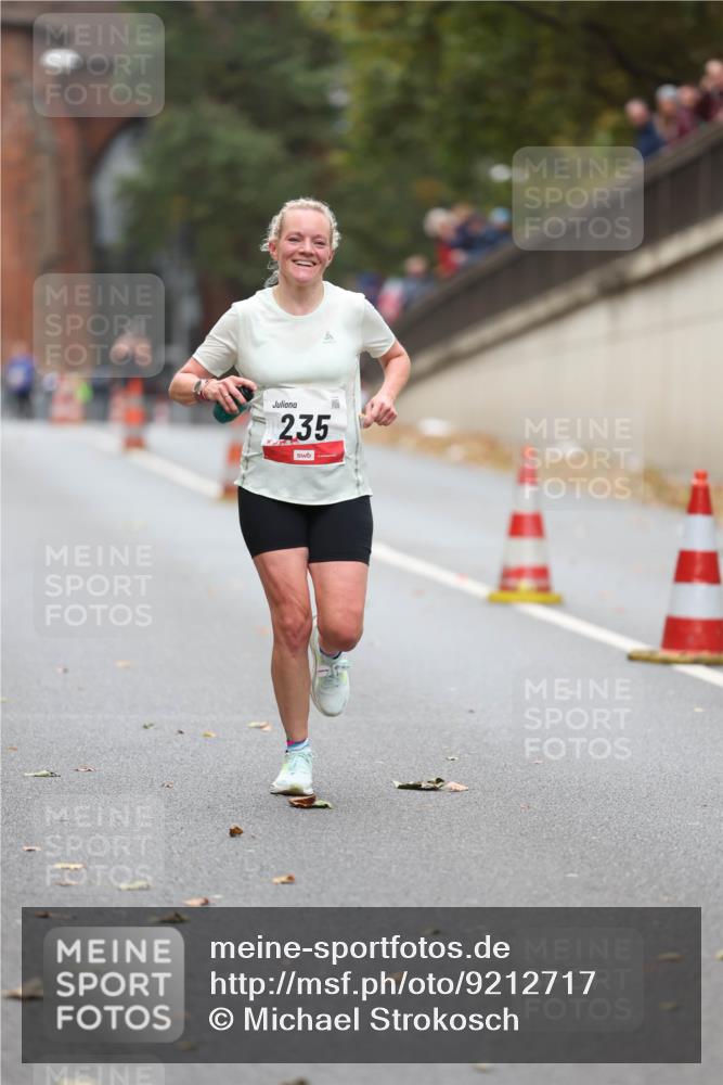 05.10.2025 - 20. swb-Marathon Bremen Michael Strokosch http://msf.ph/oto/9212717 05.10.2025 12:22:54 Laufen 235 meine-sportfotos.de