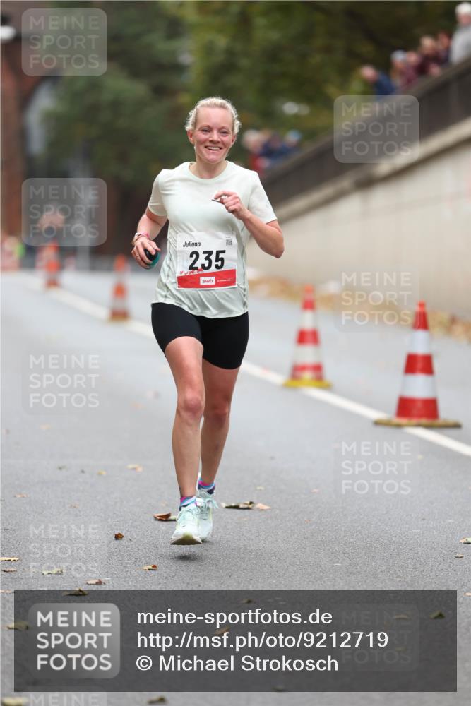 05.10.2025 - 20. swb-Marathon Bremen Michael Strokosch http://msf.ph/oto/9212719 05.10.2025 12:22:55 Laufen 235 meine-sportfotos.de