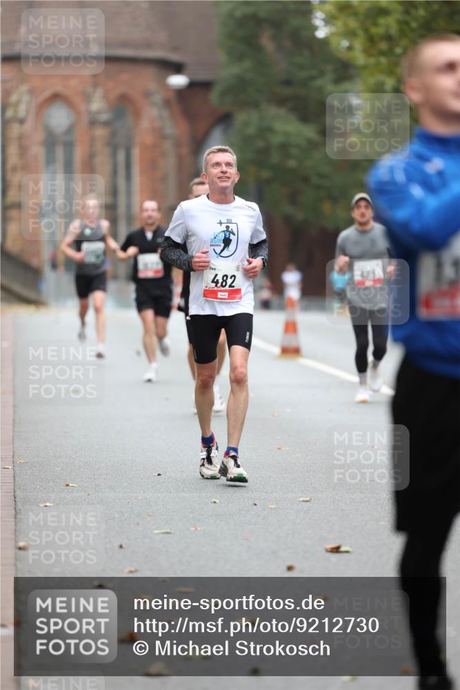 05.10.2025 - 20. swb-Marathon Bremen Michael Strokosch http://msf.ph/oto/9212730 05.10.2025 12:23:29 Laufen 482 meine-sportfotos.de