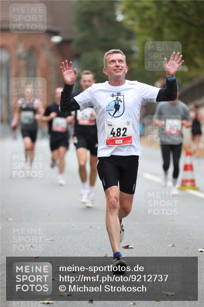 05.10.2025 - 20. swb-Marathon Bremen Michael Strokosch http://msf.ph/oto/9212737 05.10.2025 12:23:31 Laufen 482 meine-sportfotos.de