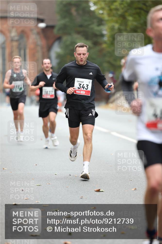 05.10.2025 - 20. swb-Marathon Bremen Michael Strokosch http://msf.ph/oto/9212739 05.10.2025 12:23:32 Laufen 343, 01249 meine-sportfotos.de