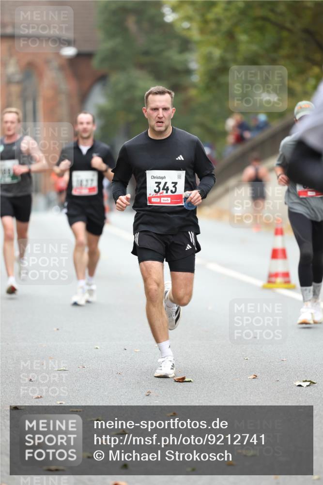05.10.2025 - 20. swb-Marathon Bremen Michael Strokosch http://msf.ph/oto/9212741 05.10.2025 12:23:33 Laufen 343, 01249 meine-sportfotos.de