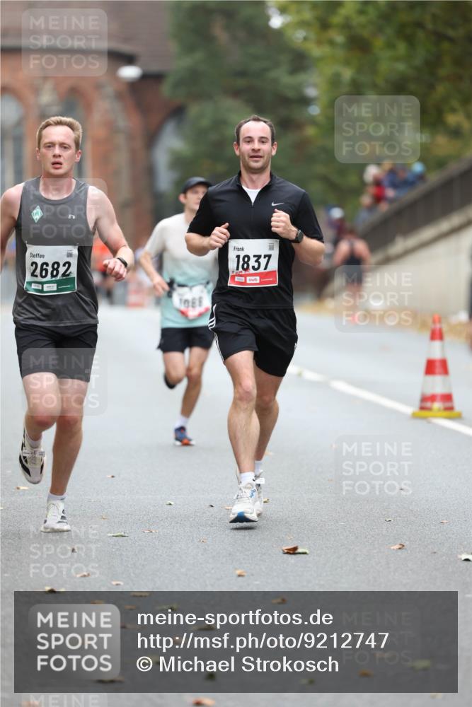 05.10.2025 - 20. swb-Marathon Bremen Michael Strokosch http://msf.ph/oto/9212747 05.10.2025 12:23:35 Laufen 2682, 088, 1837 meine-sportfotos.de