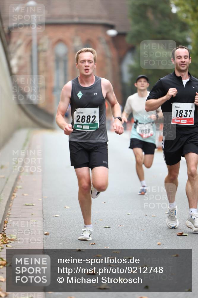 05.10.2025 - 20. swb-Marathon Bremen Michael Strokosch http://msf.ph/oto/9212748 05.10.2025 12:23:35 Laufen 2682, 1088, 1837 meine-sportfotos.de