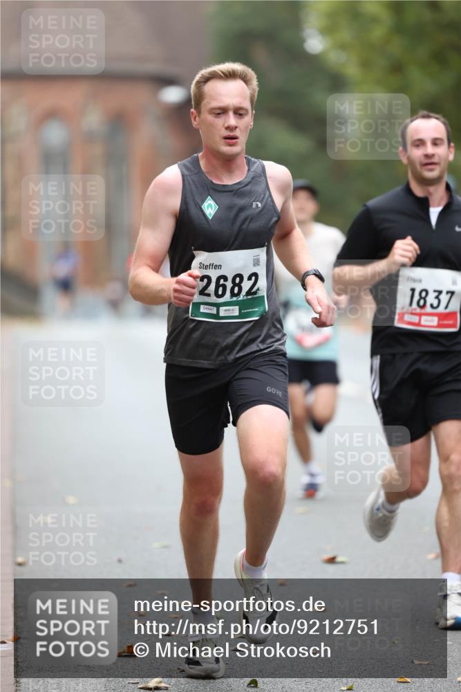05.10.2025 - 20. swb-Marathon Bremen Michael Strokosch http://msf.ph/oto/9212751 05.10.2025 12:23:36 Laufen 2682, 04447, 1837 meine-sportfotos.de