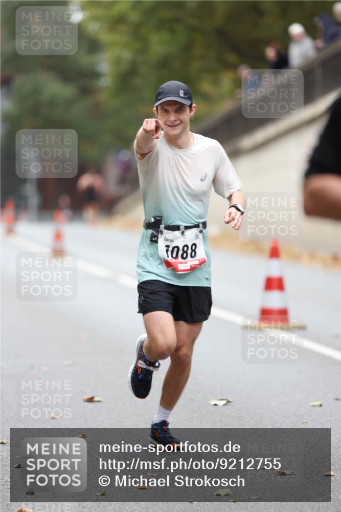 05.10.2025 - 20. swb-Marathon Bremen Michael Strokosch http://msf.ph/oto/9212755 05.10.2025 12:23:38 Laufen 1088 meine-sportfotos.de