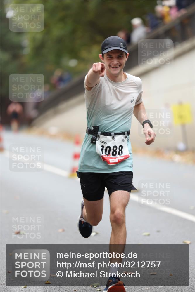 05.10.2025 - 20. swb-Marathon Bremen Michael Strokosch http://msf.ph/oto/9212757 05.10.2025 12:23:38 Laufen 1088, 01203 meine-sportfotos.de