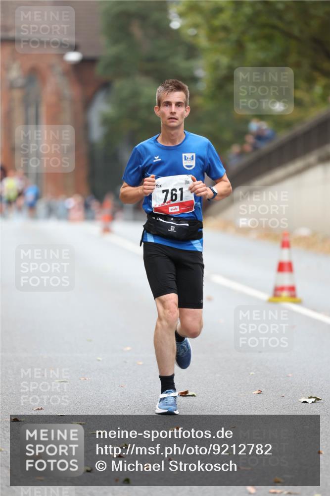 05.10.2025 - 20. swb-Marathon Bremen Michael Strokosch http://msf.ph/oto/9212782 05.10.2025 12:23:55 Laufen 761 meine-sportfotos.de