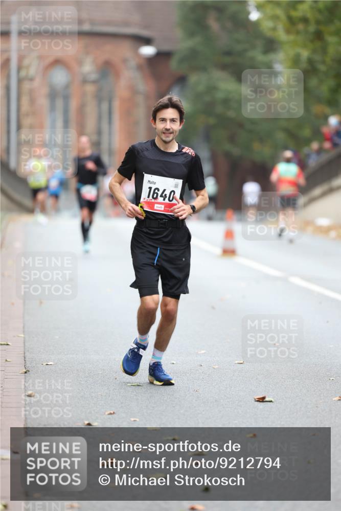 05.10.2025 - 20. swb-Marathon Bremen Michael Strokosch http://msf.ph/oto/9212794 05.10.2025 12:24:02 Laufen 1980, 2, 1640 meine-sportfotos.de