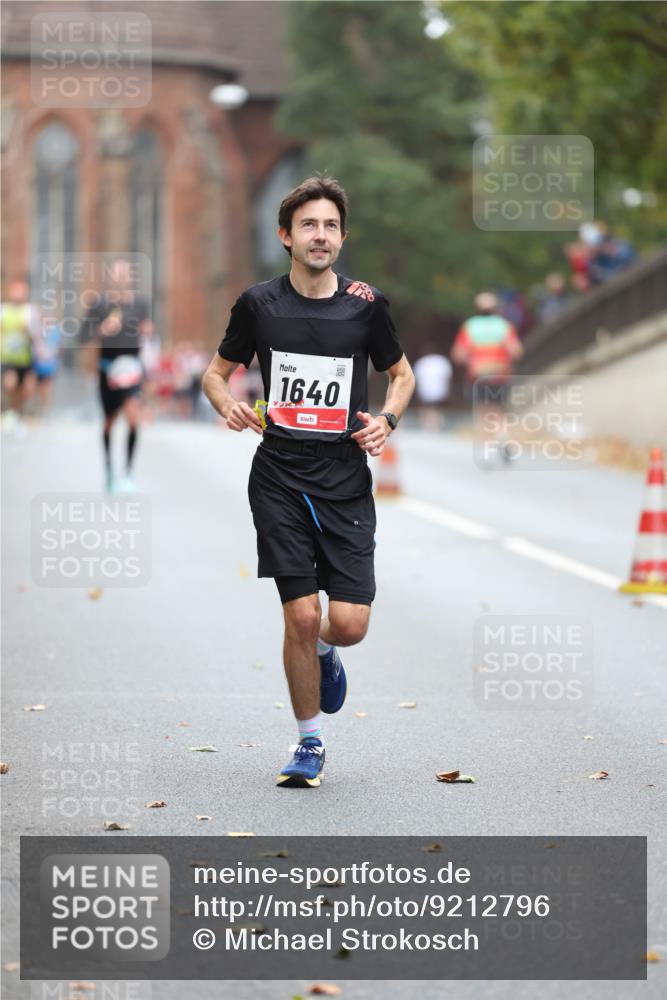 05.10.2025 - 20. swb-Marathon Bremen Michael Strokosch http://msf.ph/oto/9212796 05.10.2025 12:24:02 Laufen 1640 meine-sportfotos.de