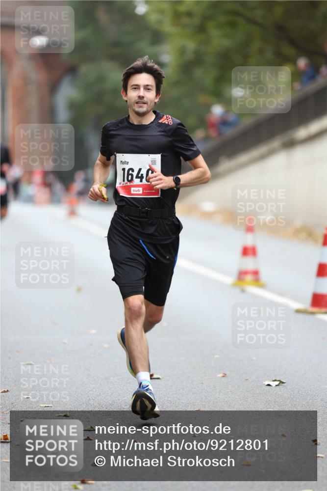 05.10.2025 - 20. swb-Marathon Bremen Michael Strokosch http://msf.ph/oto/9212801 05.10.2025 12:24:03 Laufen 1640 meine-sportfotos.de