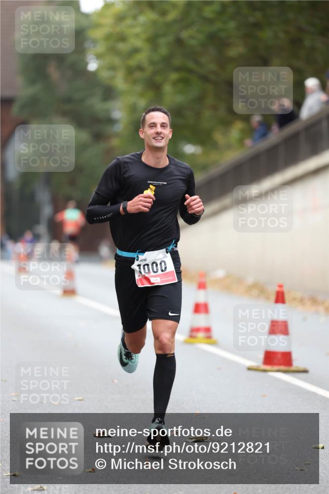05.10.2025 - 20. swb-Marathon Bremen Michael Strokosch http://msf.ph/oto/9212821 05.10.2025 12:24:09 Laufen 1000 meine-sportfotos.de