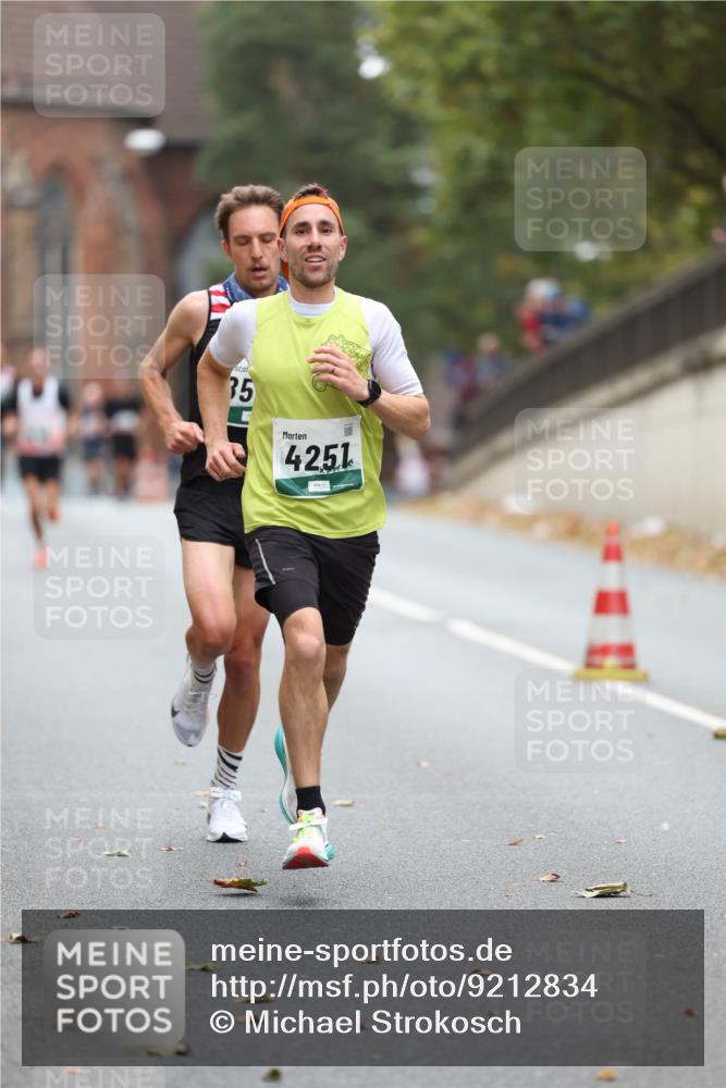 05.10.2025 - 20. swb-Marathon Bremen Michael Strokosch http://msf.ph/oto/9212834 05.10.2025 12:24:12 Laufen 35, 4251 meine-sportfotos.de