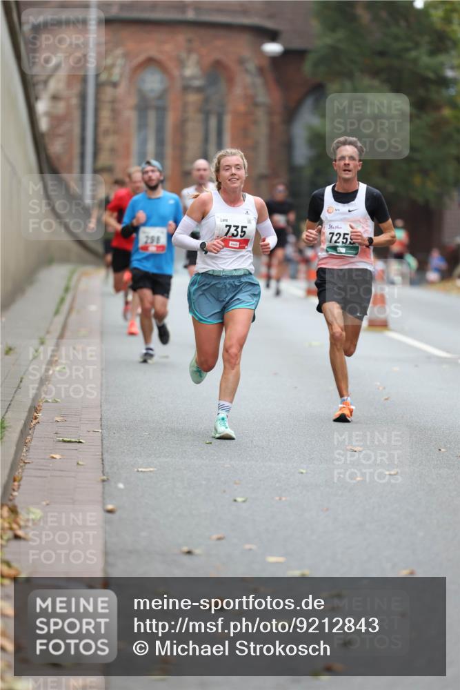 05.10.2025 - 20. swb-Marathon Bremen Michael Strokosch http://msf.ph/oto/9212843 05.10.2025 12:24:17 Laufen 298, 735, 7255, 103 meine-sportfotos.de