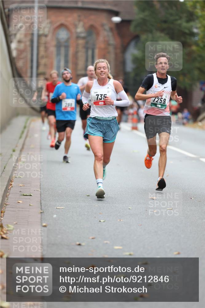 05.10.2025 - 20. swb-Marathon Bremen Michael Strokosch http://msf.ph/oto/9212846 05.10.2025 12:24:17 Laufen 298, 735, 7259 meine-sportfotos.de
