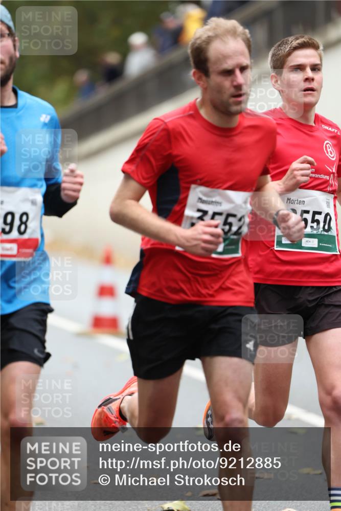 05.10.2025 - 20. swb-Marathon Bremen Michael Strokosch http://msf.ph/oto/9212885 05.10.2025 12:24:24 Laufen 98, 7552, 550 meine-sportfotos.de