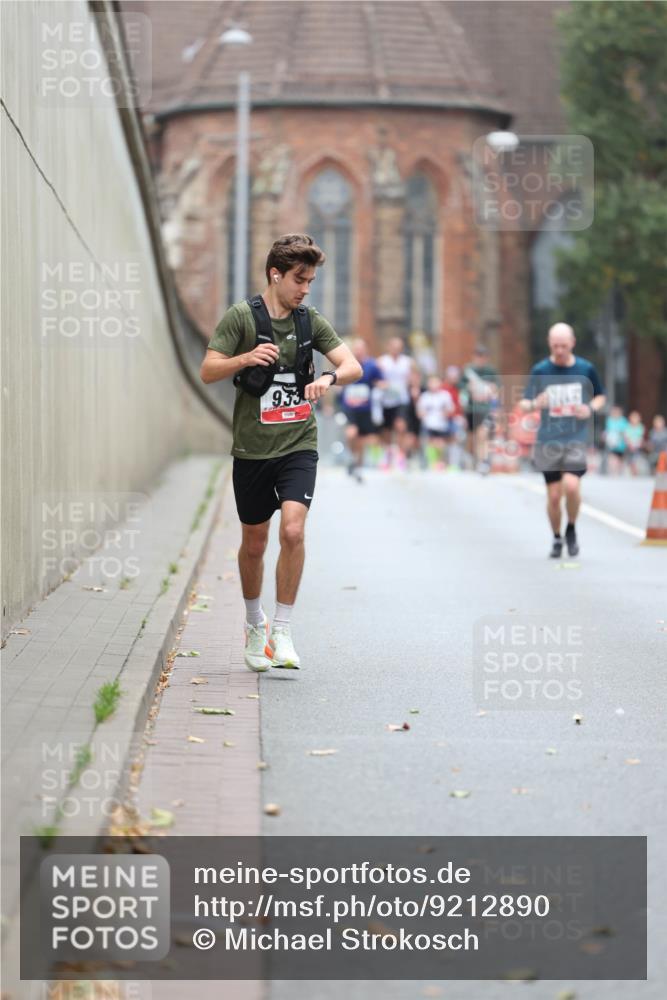 05.10.2025 - 20. swb-Marathon Bremen Michael Strokosch http://msf.ph/oto/9212890 05.10.2025 12:24:27 Laufen 9, 33 meine-sportfotos.de