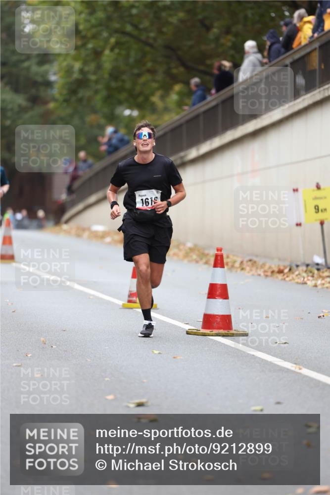 05.10.2025 - 20. swb-Marathon Bremen Michael Strokosch http://msf.ph/oto/9212899 05.10.2025 12:24:28 Laufen 1619 meine-sportfotos.de