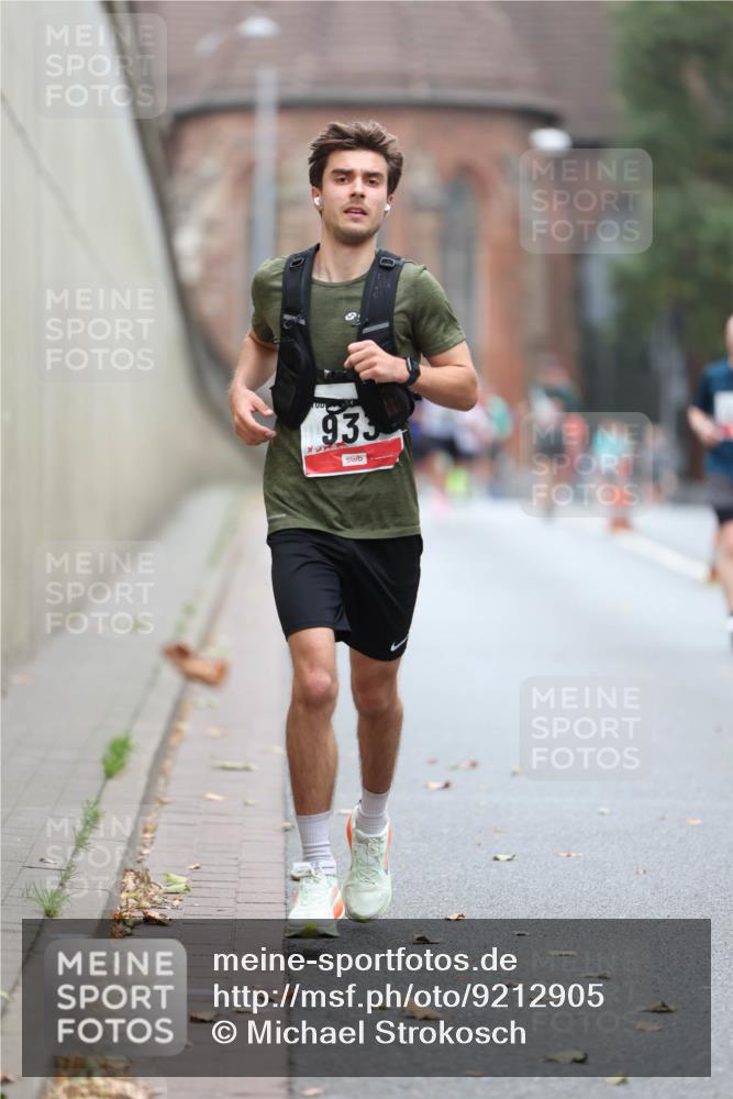 05.10.2025 - 20. swb-Marathon Bremen Michael Strokosch http://msf.ph/oto/9212905 05.10.2025 12:24:29 Laufen 933 meine-sportfotos.de