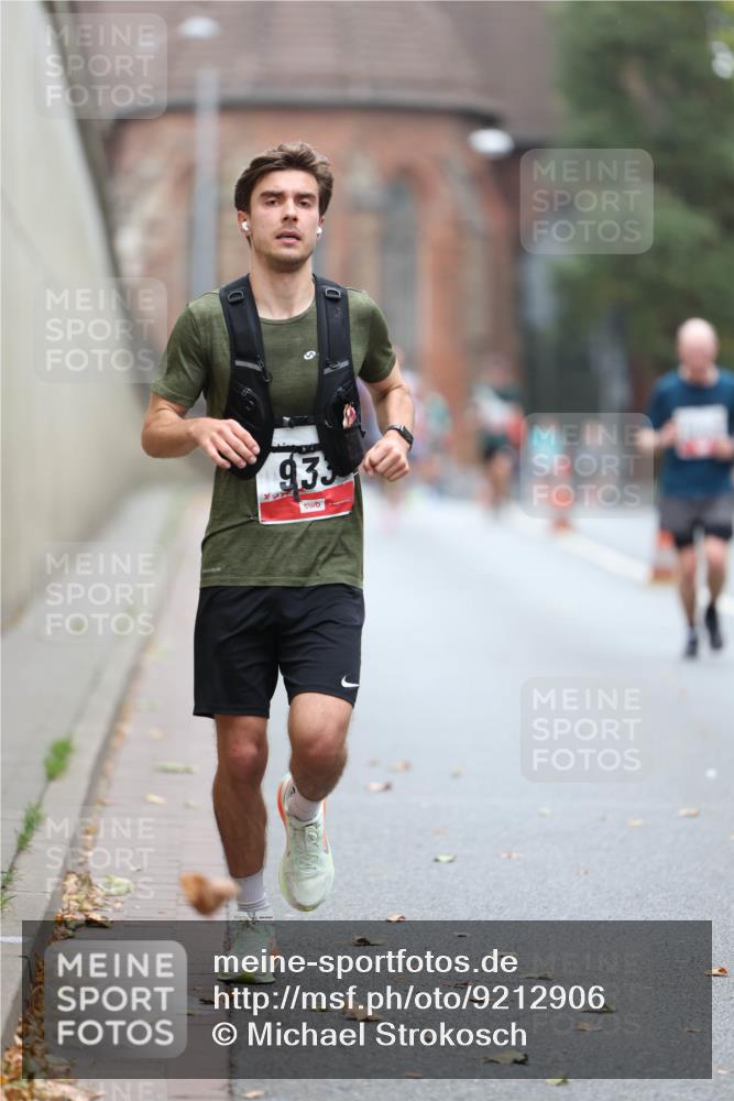 05.10.2025 - 20. swb-Marathon Bremen Michael Strokosch http://msf.ph/oto/9212906 05.10.2025 12:24:29 Laufen 933 meine-sportfotos.de