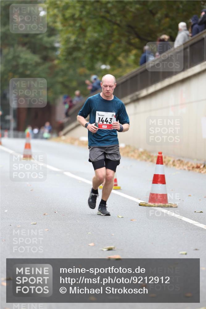 05.10.2025 - 20. swb-Marathon Bremen Michael Strokosch http://msf.ph/oto/9212912 05.10.2025 12:24:32 Laufen 1443 meine-sportfotos.de