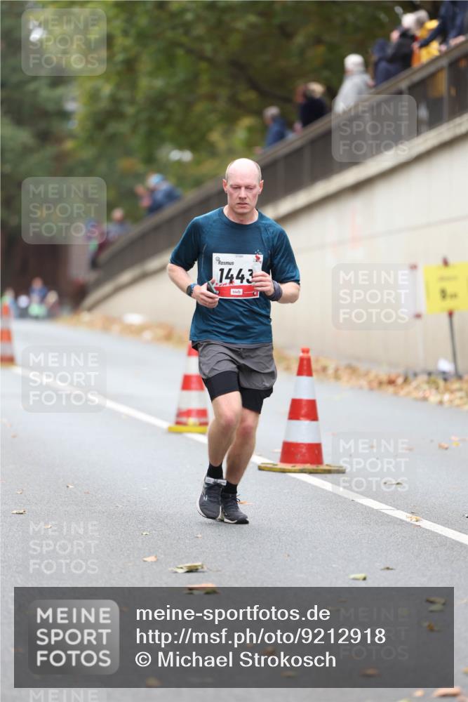 05.10.2025 - 20. swb-Marathon Bremen Michael Strokosch http://msf.ph/oto/9212918 05.10.2025 12:24:33 Laufen 1443 meine-sportfotos.de