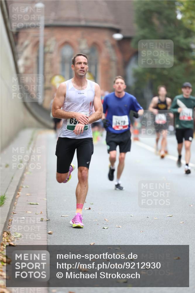 05.10.2025 - 20. swb-Marathon Bremen Michael Strokosch http://msf.ph/oto/9212930 05.10.2025 12:24:38 Laufen 69, 1418 meine-sportfotos.de