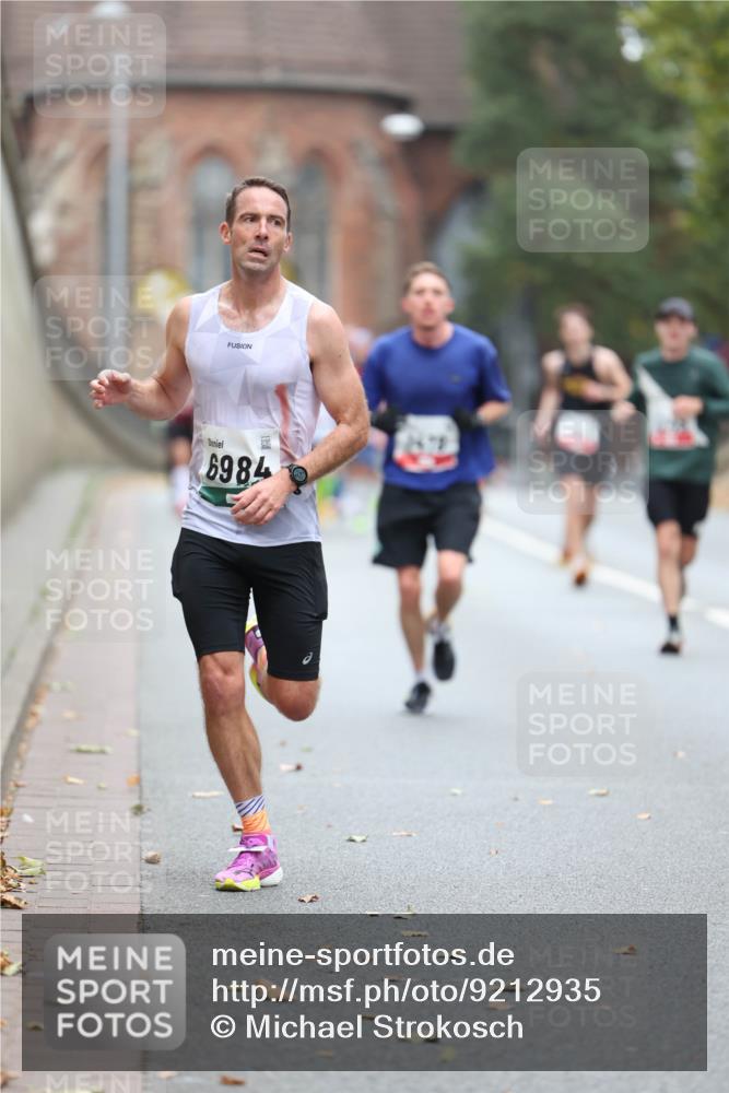 05.10.2025 - 20. swb-Marathon Bremen Michael Strokosch http://msf.ph/oto/9212935 05.10.2025 12:24:39 Laufen 6984 meine-sportfotos.de