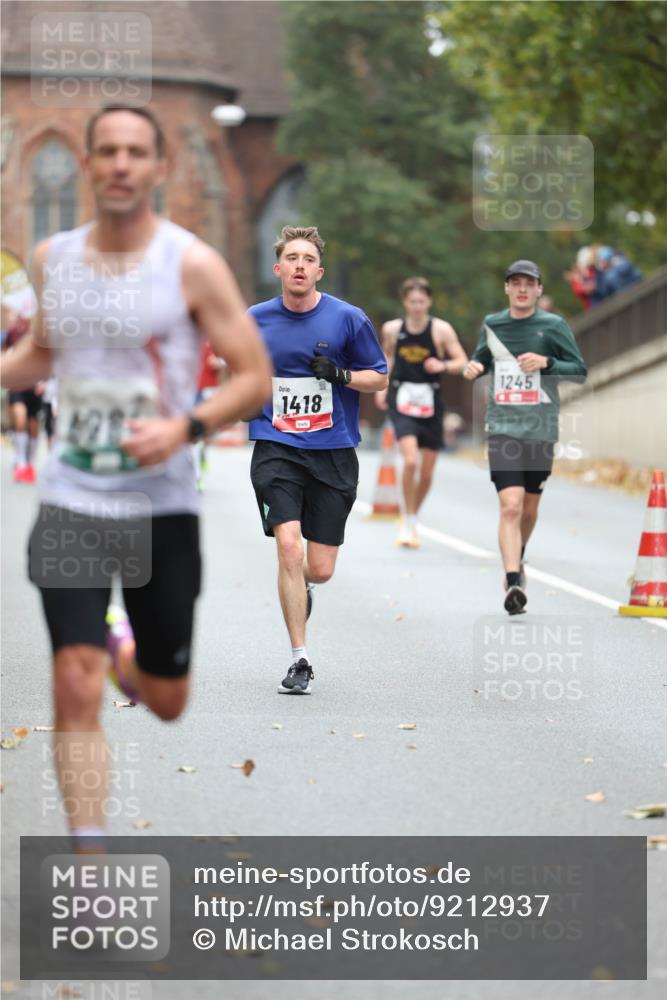 05.10.2025 - 20. swb-Marathon Bremen Michael Strokosch http://msf.ph/oto/9212937 05.10.2025 12:24:39 Laufen 1418, 1245 meine-sportfotos.de
