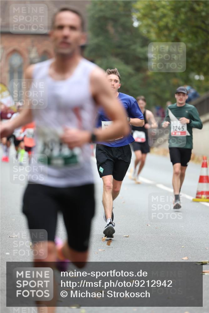 05.10.2025 - 20. swb-Marathon Bremen Michael Strokosch http://msf.ph/oto/9212942 05.10.2025 12:24:40 Laufen 1245 meine-sportfotos.de