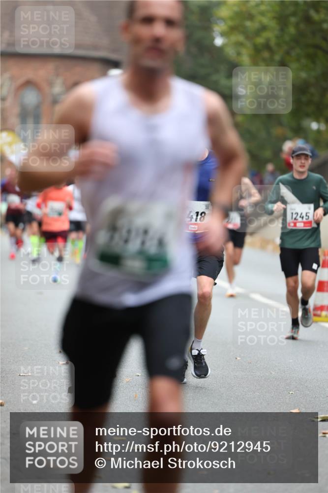 05.10.2025 - 20. swb-Marathon Bremen Michael Strokosch http://msf.ph/oto/9212945 05.10.2025 12:24:40 Laufen 418, 1245 meine-sportfotos.de