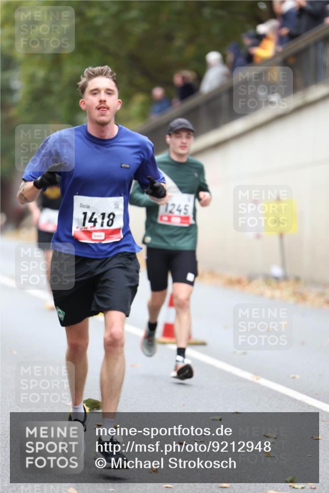 05.10.2025 - 20. swb-Marathon Bremen Michael Strokosch http://msf.ph/oto/9212948 05.10.2025 12:24:42 Laufen 1418, 1245 meine-sportfotos.de