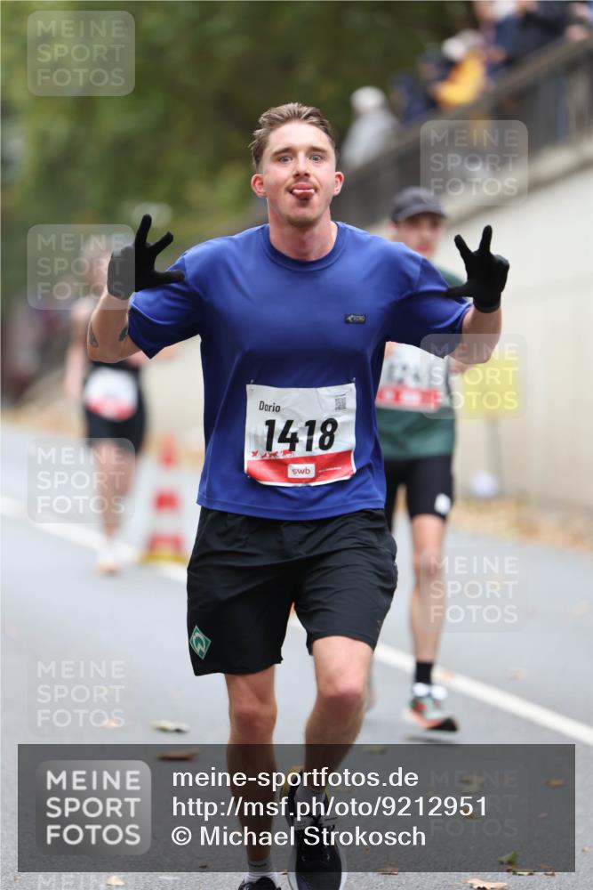 05.10.2025 - 20. swb-Marathon Bremen Michael Strokosch http://msf.ph/oto/9212951 05.10.2025 12:24:42 Laufen 1418 meine-sportfotos.de