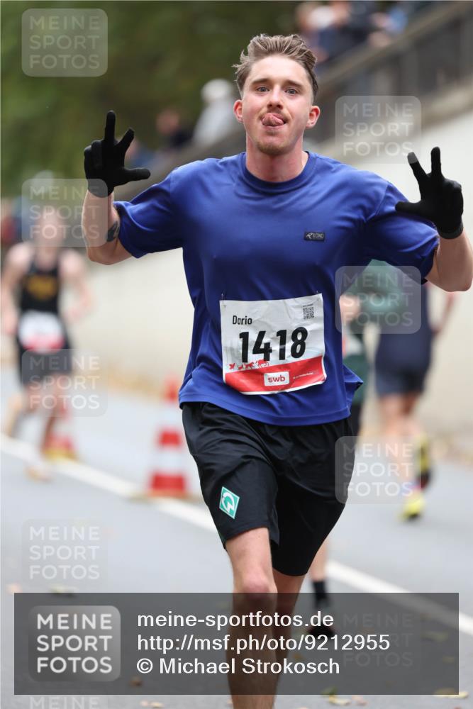 05.10.2025 - 20. swb-Marathon Bremen Michael Strokosch http://msf.ph/oto/9212955 05.10.2025 12:24:43 Laufen 1418 meine-sportfotos.de