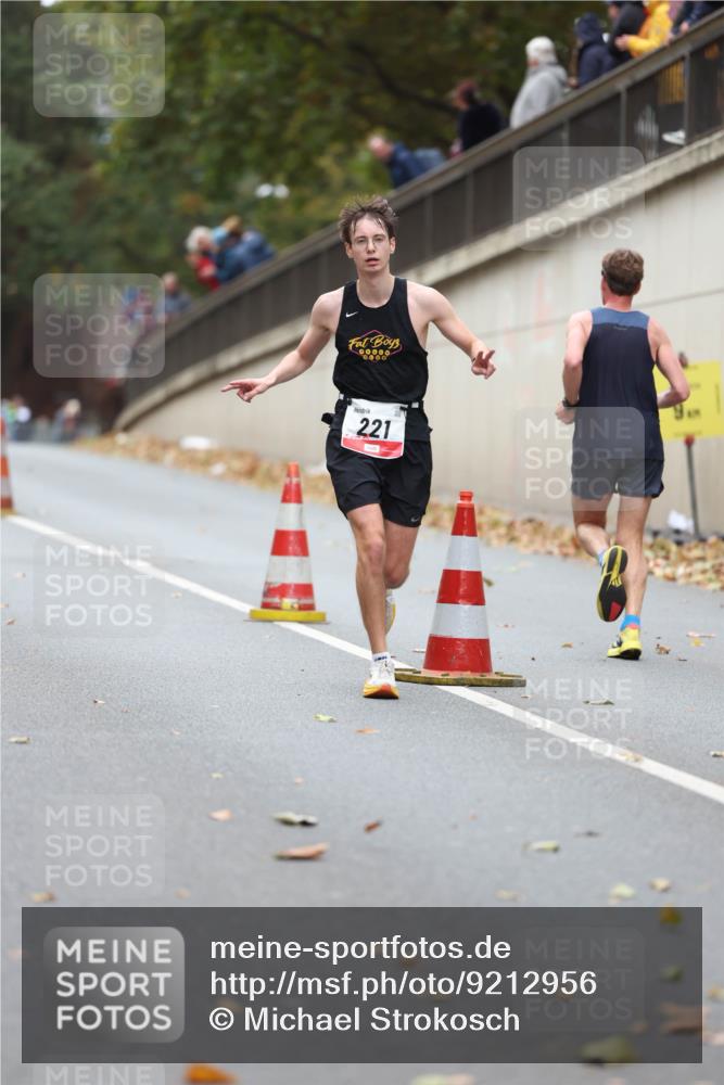 05.10.2025 - 20. swb-Marathon Bremen Michael Strokosch http://msf.ph/oto/9212956 05.10.2025 12:24:44 Laufen 0000, 221 meine-sportfotos.de