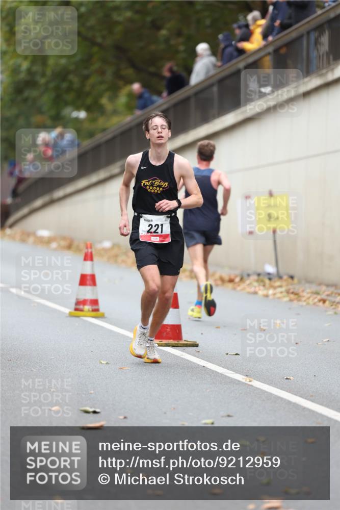 05.10.2025 - 20. swb-Marathon Bremen Michael Strokosch http://msf.ph/oto/9212959 05.10.2025 12:24:44 Laufen 00000, 221 meine-sportfotos.de