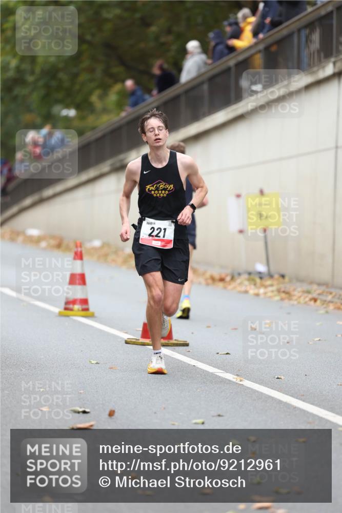 05.10.2025 - 20. swb-Marathon Bremen Michael Strokosch http://msf.ph/oto/9212961 05.10.2025 12:24:45 Laufen 221 meine-sportfotos.de