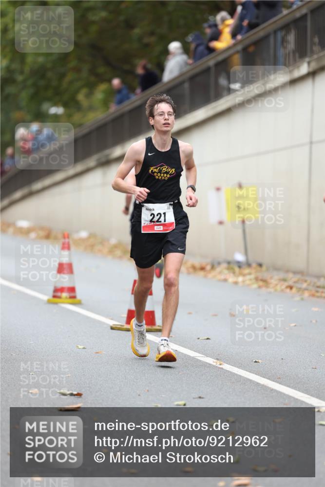 05.10.2025 - 20. swb-Marathon Bremen Michael Strokosch http://msf.ph/oto/9212962 05.10.2025 12:24:45 Laufen 00000, 221, 11 meine-sportfotos.de