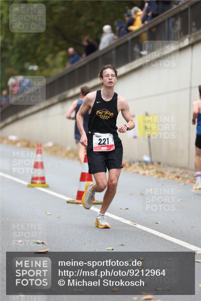05.10.2025 - 20. swb-Marathon Bremen Michael Strokosch http://msf.ph/oto/9212964 05.10.2025 12:24:45 Laufen 221, 1 meine-sportfotos.de