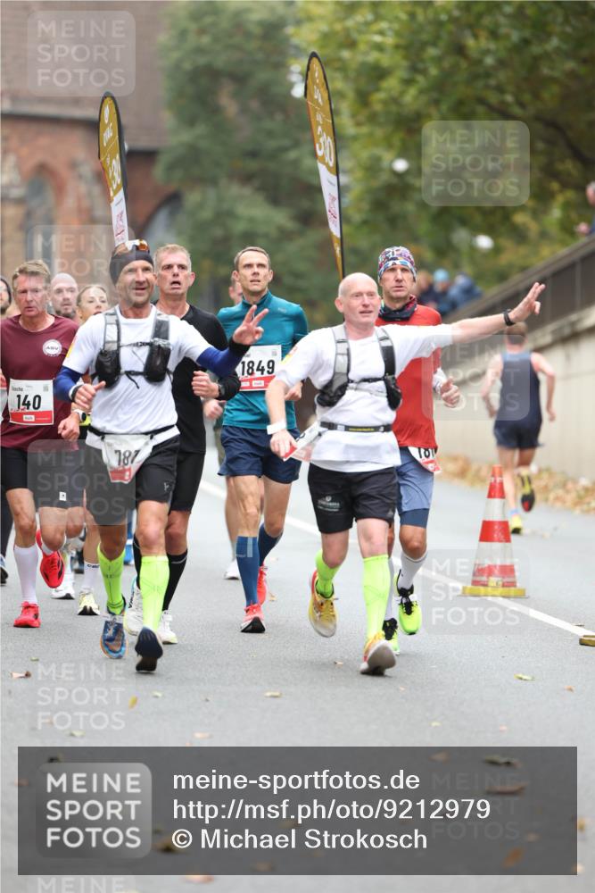 05.10.2025 - 20. swb-Marathon Bremen Michael Strokosch http://msf.ph/oto/9212979 05.10.2025 12:24:48 Laufen 130, 1849, 140, 187 meine-sportfotos.de