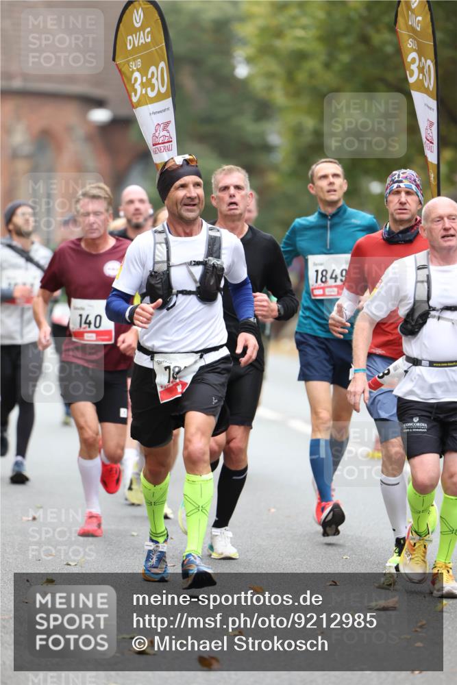 05.10.2025 - 20. swb-Marathon Bremen Michael Strokosch http://msf.ph/oto/9212985 05.10.2025 12:24:49 Laufen 140, 3, 30, 18, 1849, 330 meine-sportfotos.de
