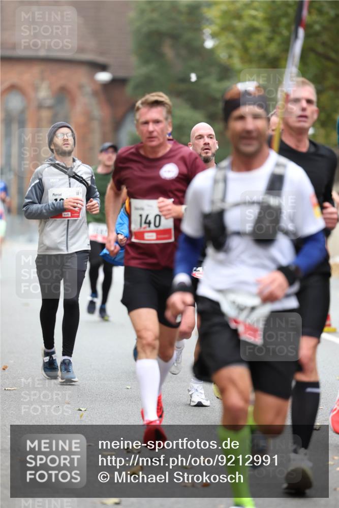 05.10.2025 - 20. swb-Marathon Bremen Michael Strokosch http://msf.ph/oto/9212991 05.10.2025 12:24:50 Laufen 140 meine-sportfotos.de