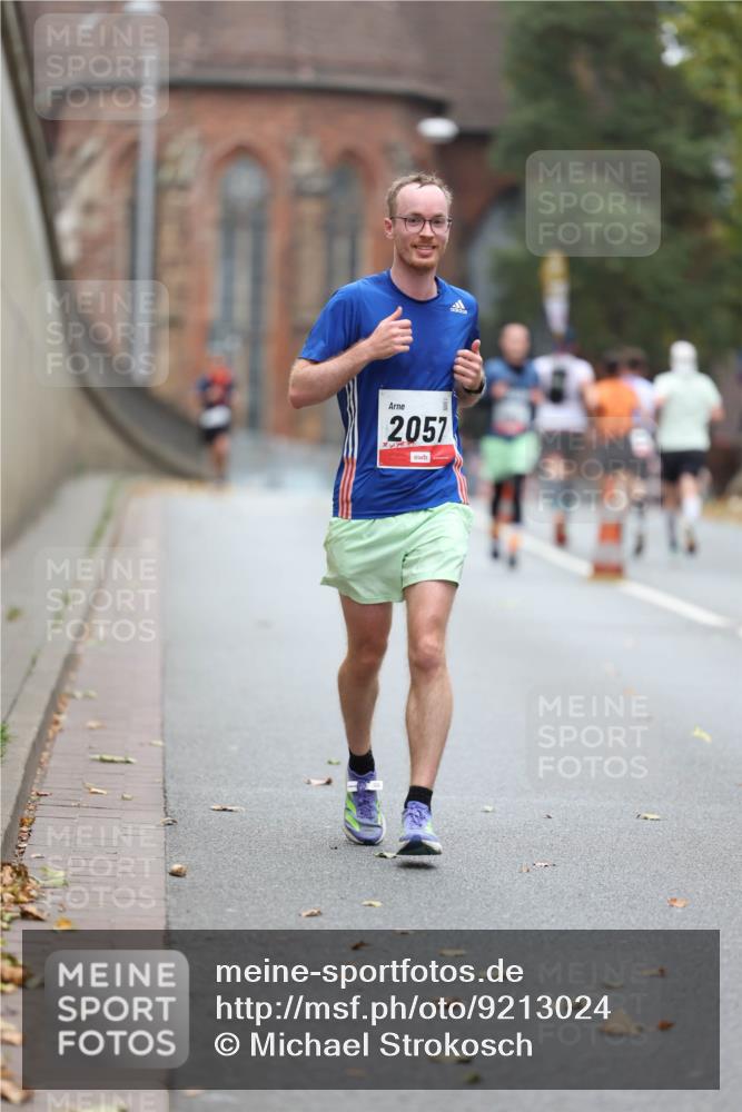 05.10.2025 - 20. swb-Marathon Bremen Michael Strokosch http://msf.ph/oto/9213024 05.10.2025 12:24:59 Laufen 2057 meine-sportfotos.de