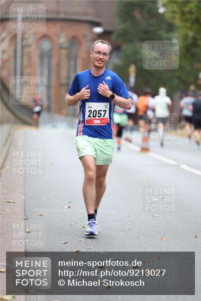 05.10.2025 - 20. swb-Marathon Bremen Michael Strokosch http://msf.ph/oto/9213027 05.10.2025 12:24:59 Laufen 2057 meine-sportfotos.de