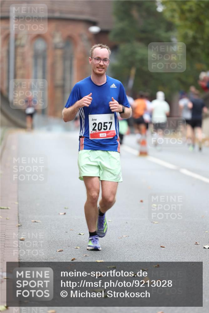 05.10.2025 - 20. swb-Marathon Bremen Michael Strokosch http://msf.ph/oto/9213028 05.10.2025 12:25:00 Laufen 2057 meine-sportfotos.de