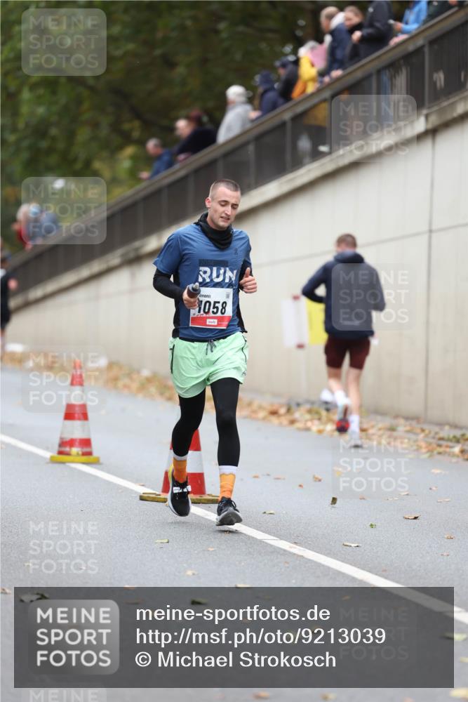 05.10.2025 - 20. swb-Marathon Bremen Michael Strokosch http://msf.ph/oto/9213039 05.10.2025 12:25:07 Laufen 1058 meine-sportfotos.de