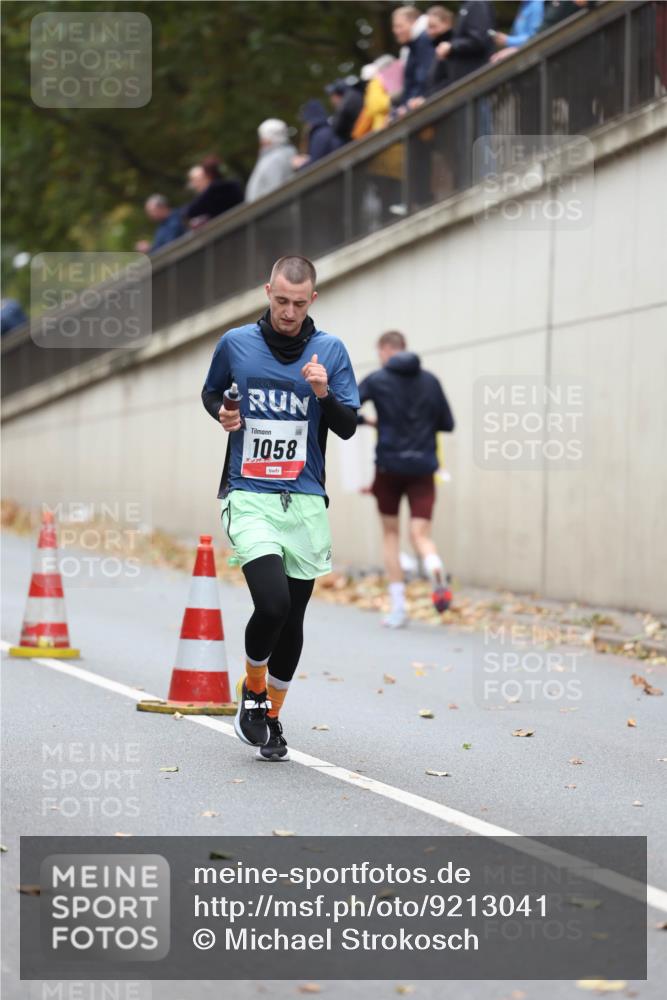 05.10.2025 - 20. swb-Marathon Bremen Michael Strokosch http://msf.ph/oto/9213041 05.10.2025 12:25:07 Laufen 1058 meine-sportfotos.de
